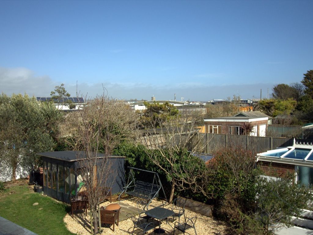 4 bed semidetached house for sale in Beach Green, ShorehamBySea