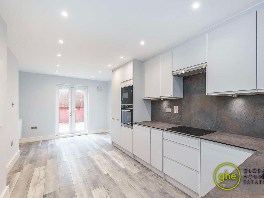 3 bed town house to rent in West Square, Elephant And Castle, London