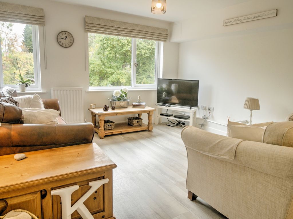 1 bed flat for sale in Caxton Close, Edenbridge TN8 Zoopla