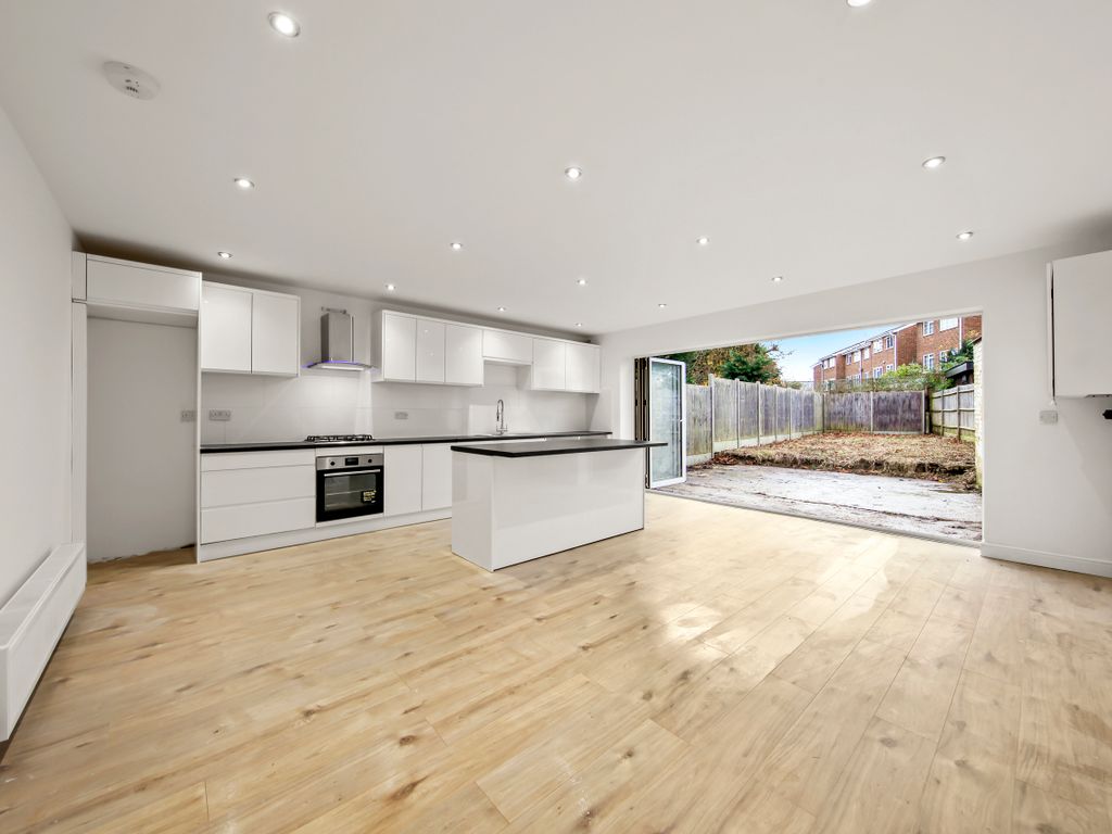 3 bed semidetached house for sale in Southfield, Hertfordshire