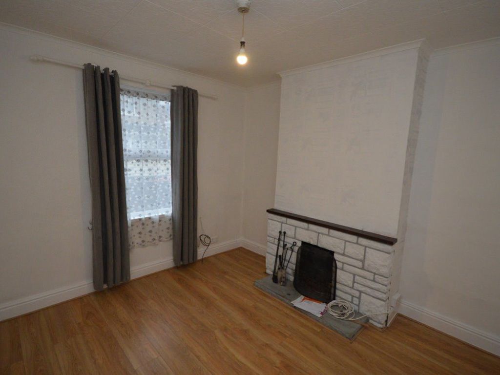 2 bed property to rent in Marlborough Street, Swindon SN1, £975 pcm