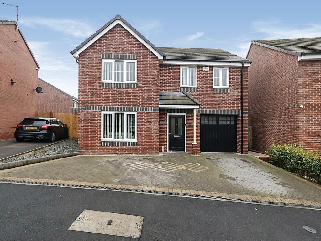 4 bed detached house for sale in Bluebell Crescent, Birmingham B42, £