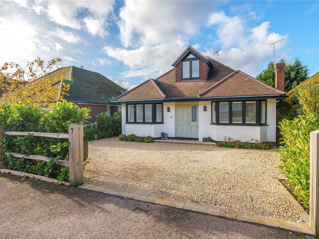 4 bed detached house for sale in Glenavon Close, Claygate, Esher KT10, £1,200,000 Zoopla