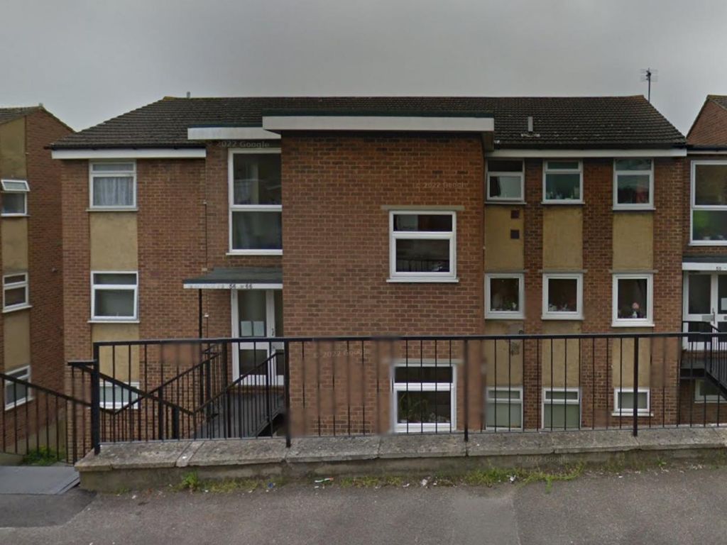 2 bed flat for sale in Close, Rochester ME2 Zoopla