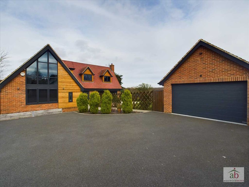 4 bed detached house for sale in Main Road, Martlesham, Woodbridge IP12