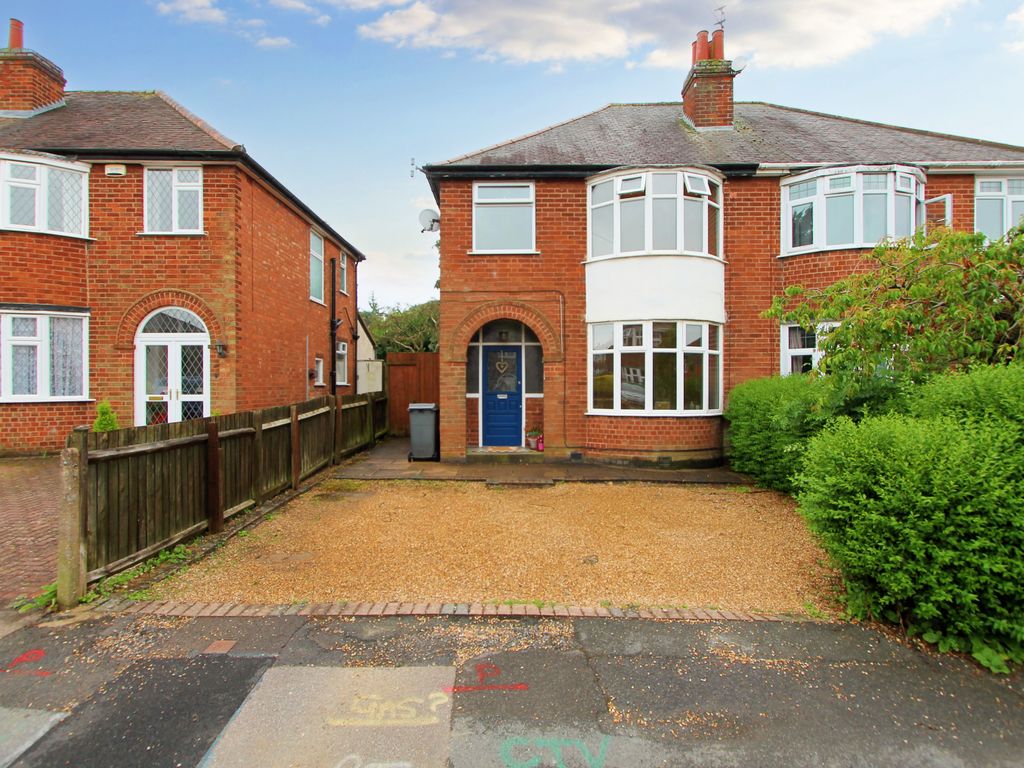 3 bed semidetached house for sale in Cardinals Walk, Humberstone