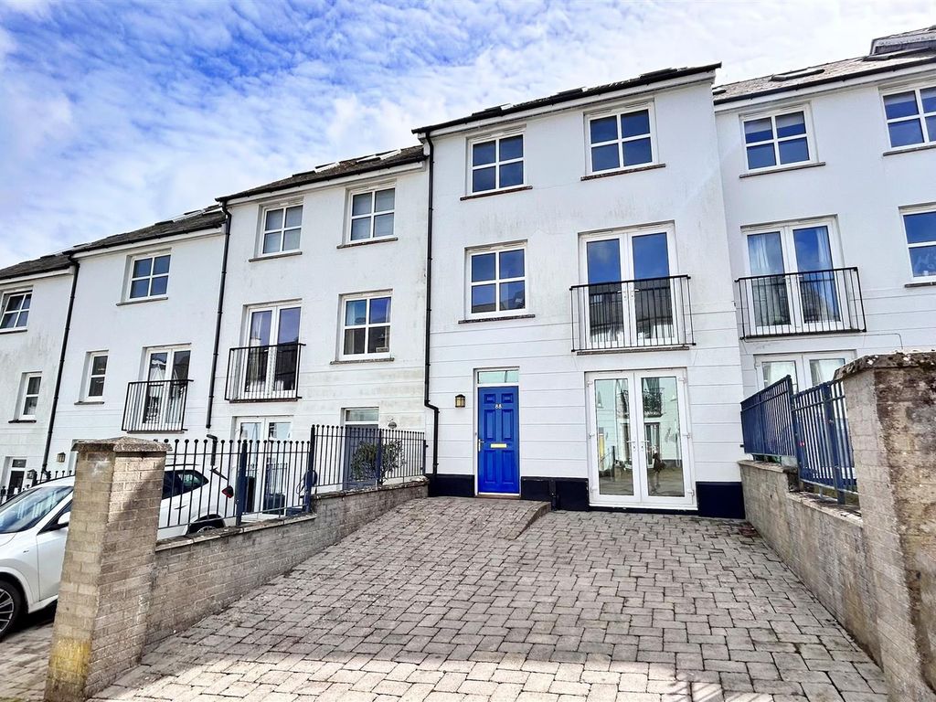 5 bed town house for sale in Kensington Gardens, Haverfordwest SA61, £