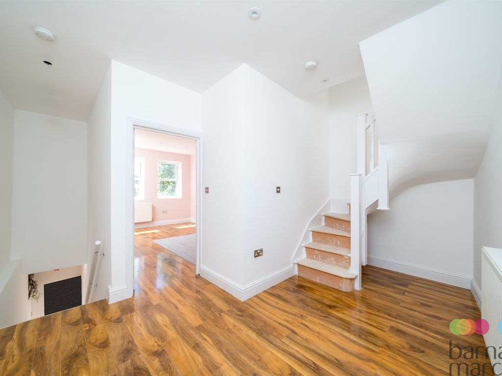 Regent Close, London N12