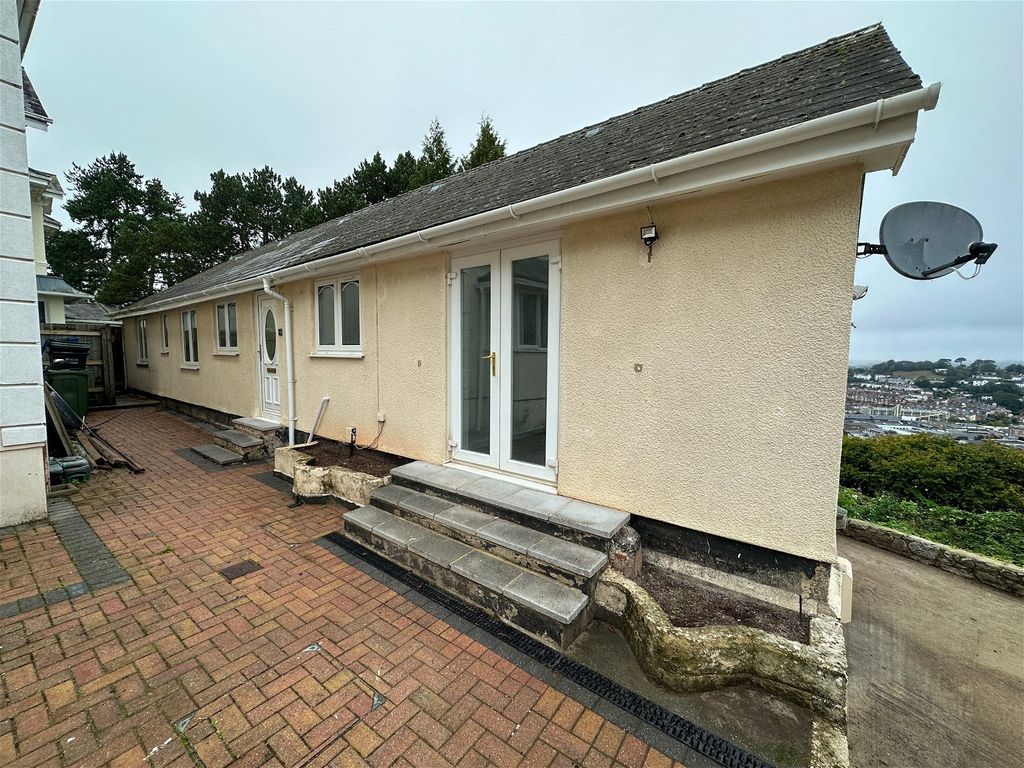 4 bed bungalow for sale in Courtenay Road, Newton Abbot TQ12, £270,000