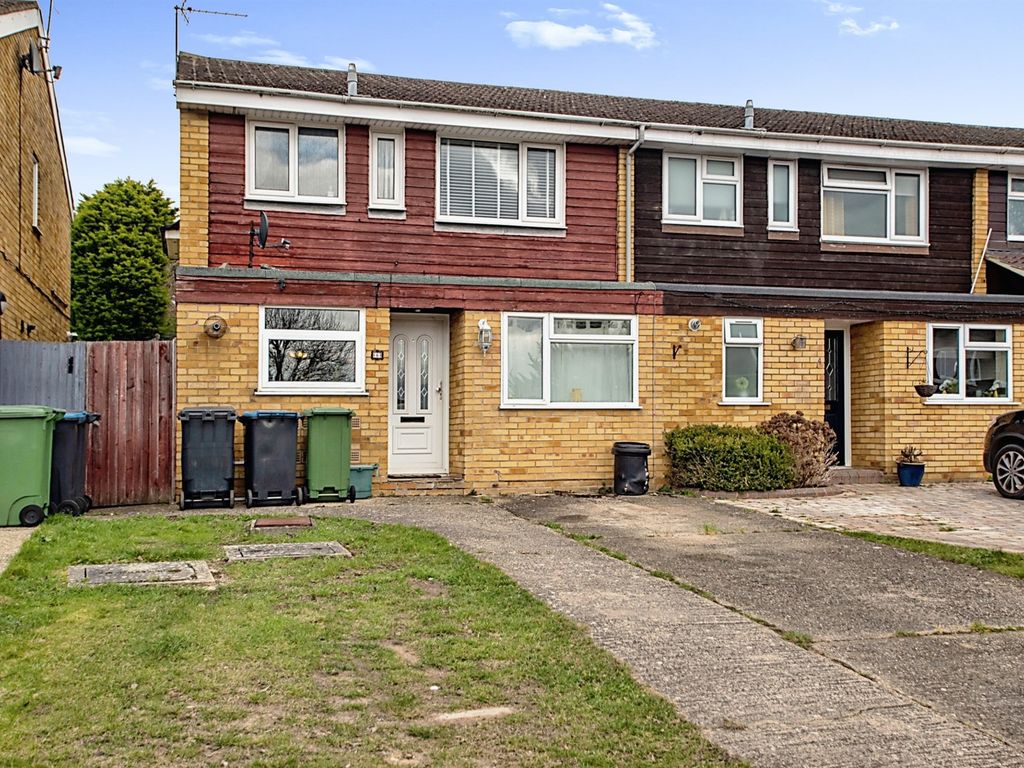 4 bed end terrace house for sale in Marriotts Way, Hemel Hempstead HP3