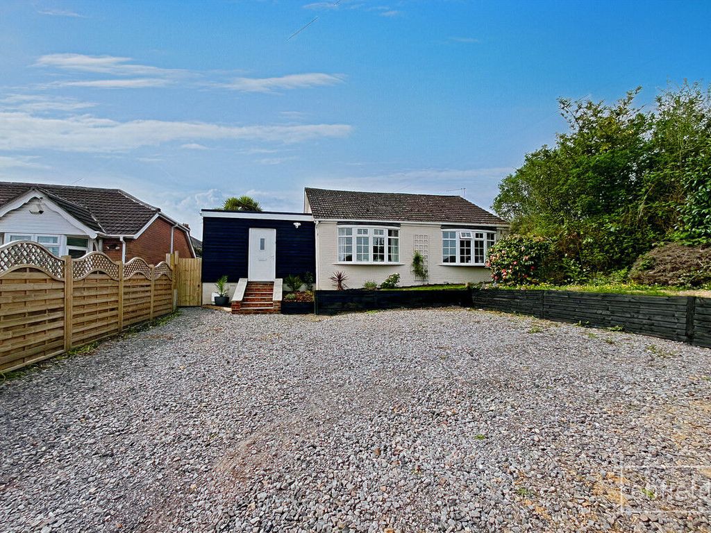 3 bed bungalow for sale in Bursledon Road, Southampton SO19, £350,000