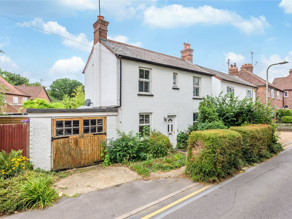 3 bed detached house for sale in Gipsy Lane, Wokingham, Berkshire RG40