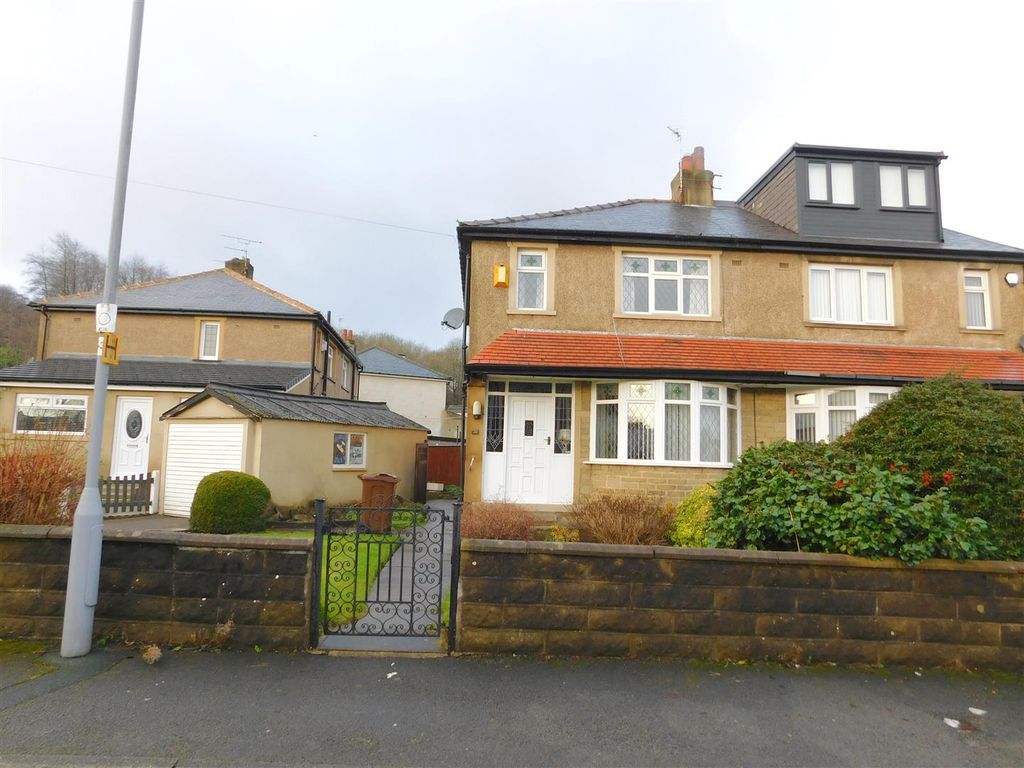 3 bed semidetached house for sale in St. Matthews Road, Bradford BD5