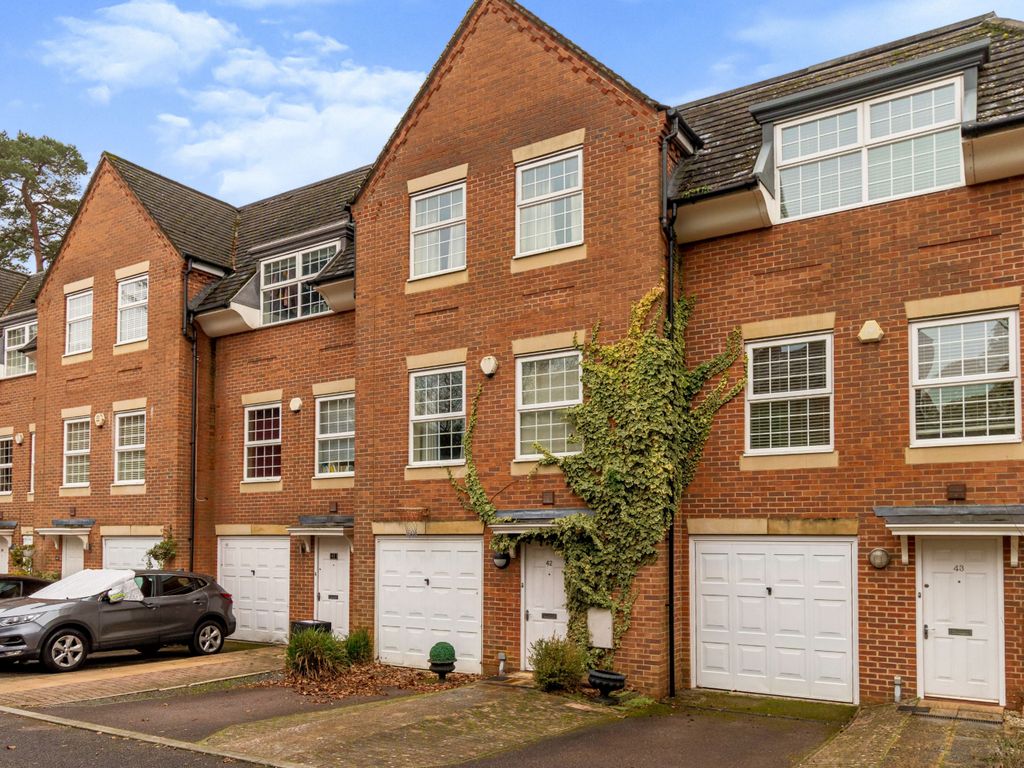 4 bed town house for sale in Newitt Place, Bassett, Southampton