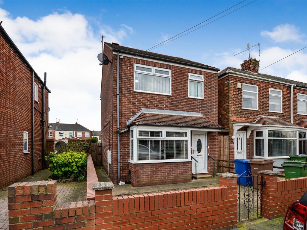 3 bed detached house for sale in Bedford Road, Hessle HU13, £205,000