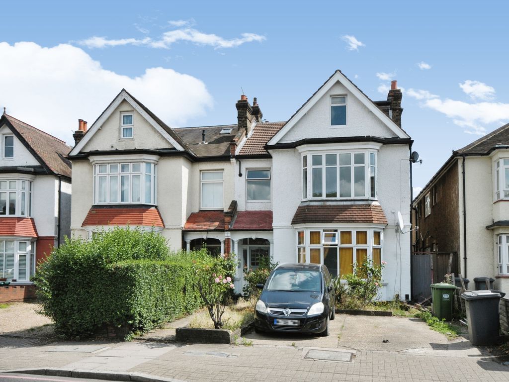 1 bed flat for sale in Bromley Road, London SE6, £175,000 Zoopla