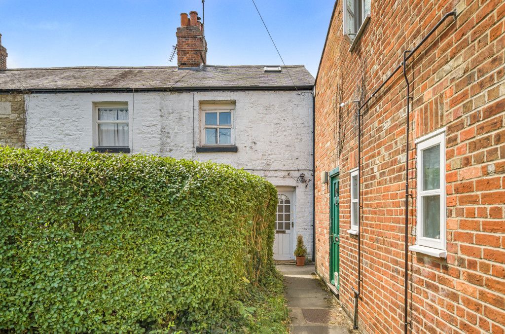 2 bed end terrace house for sale in College Lane, Littlemore, Oxford
