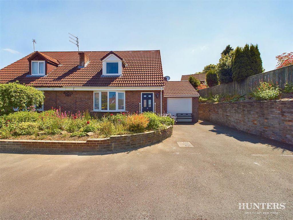 2 bed semidetached bungalow for sale in Ashfield Court, Benfieldside