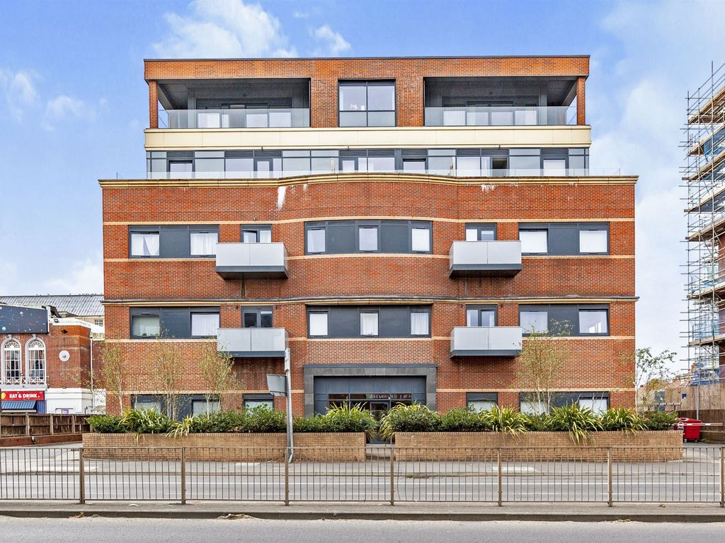 2 bed flat for sale in Bath Road, Slough SL1 Zoopla