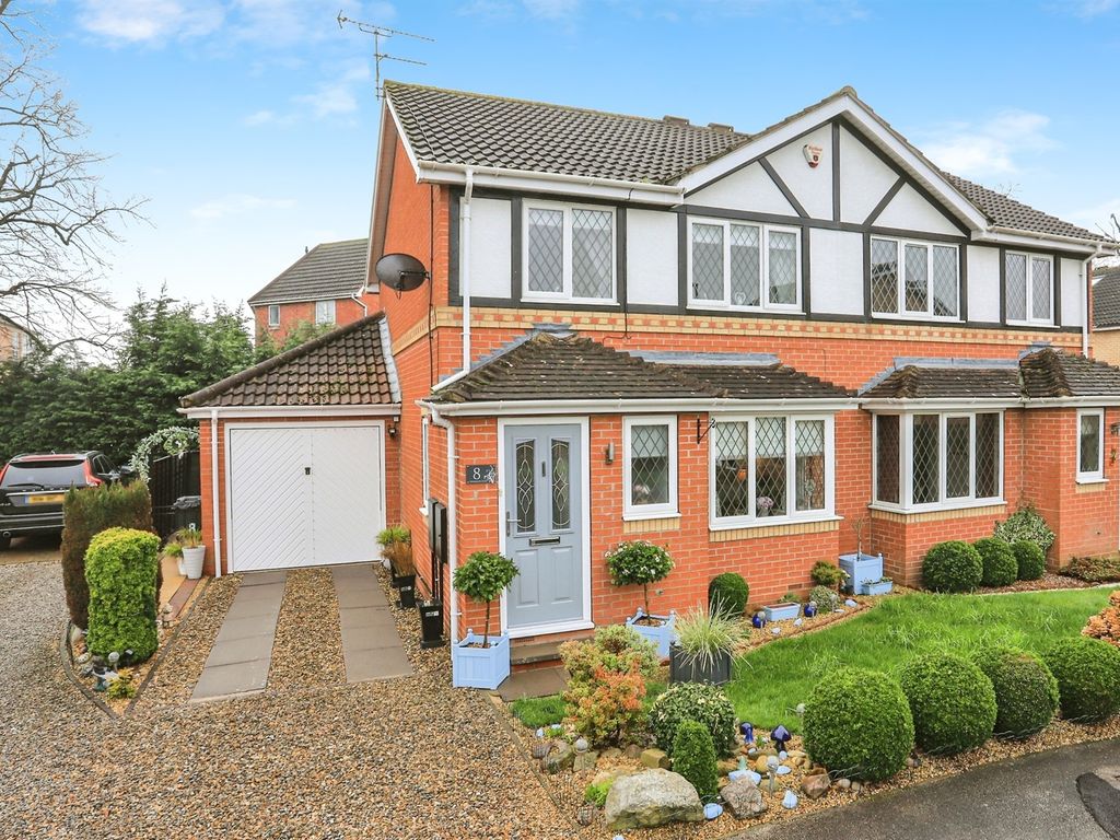 3 bed semidetached house for sale in Highgrove Close, York YO30, £
