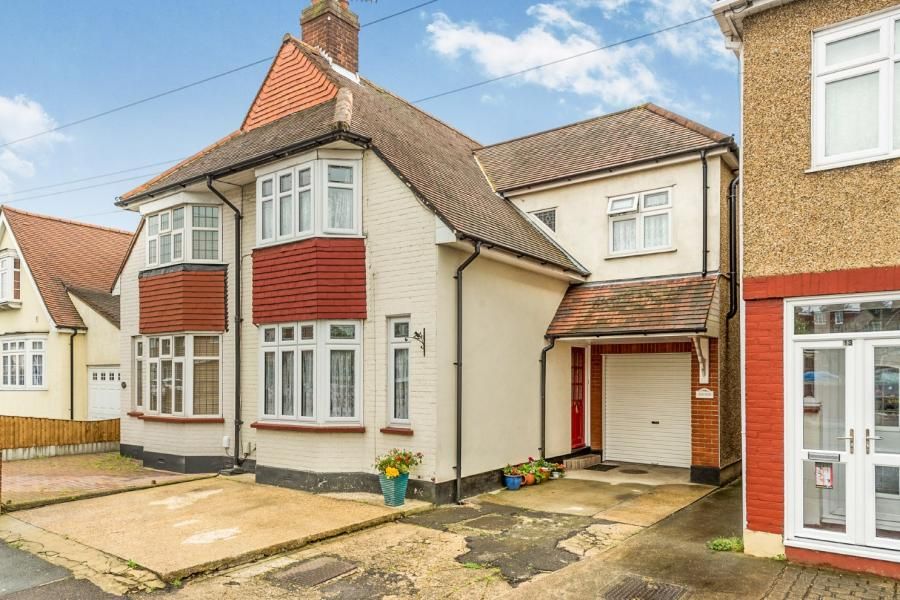 4 bed semidetached house for sale in Collier Row Lane, Romford RM5