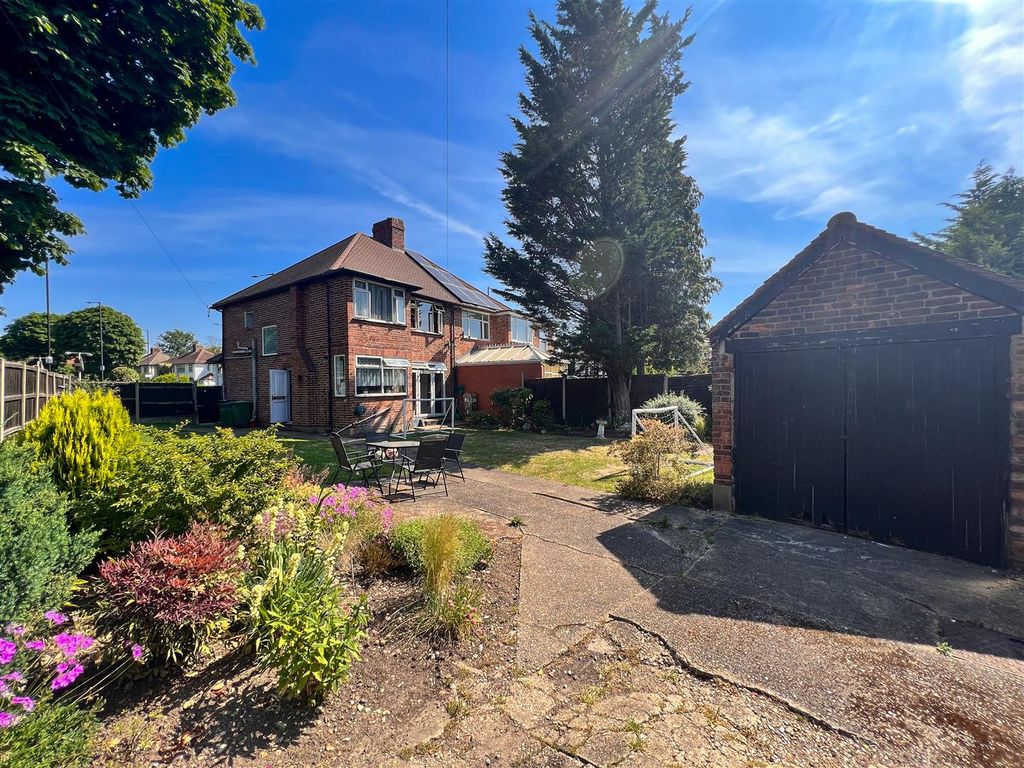 3 bed semidetached house for sale in Avery Hill Road, London SE9 Zoopla