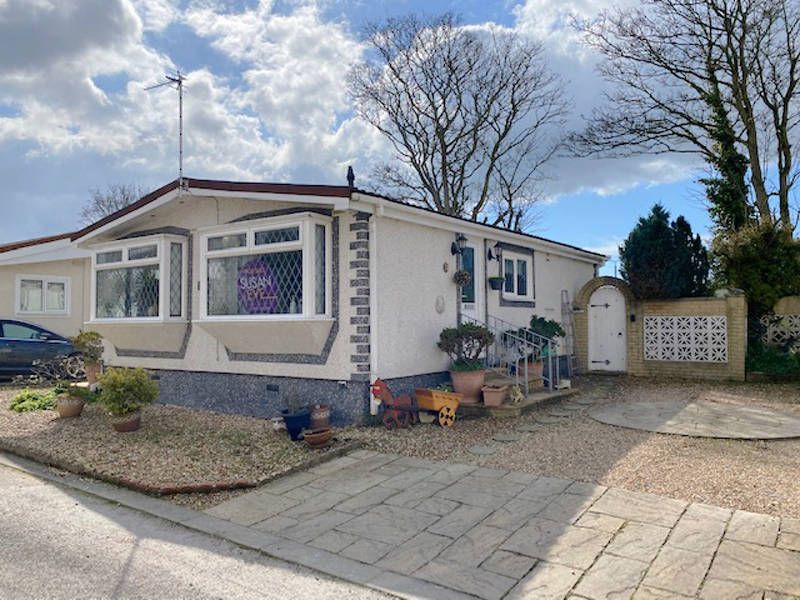 2 bed mobile/park home for sale in Hall Gate Lane, Stalmine, PoultonLe