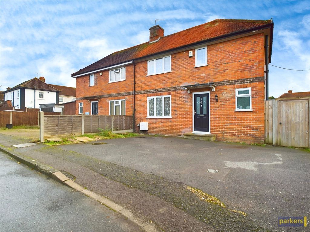 2 bed semidetached house for sale in Padstow Gardens, Reading