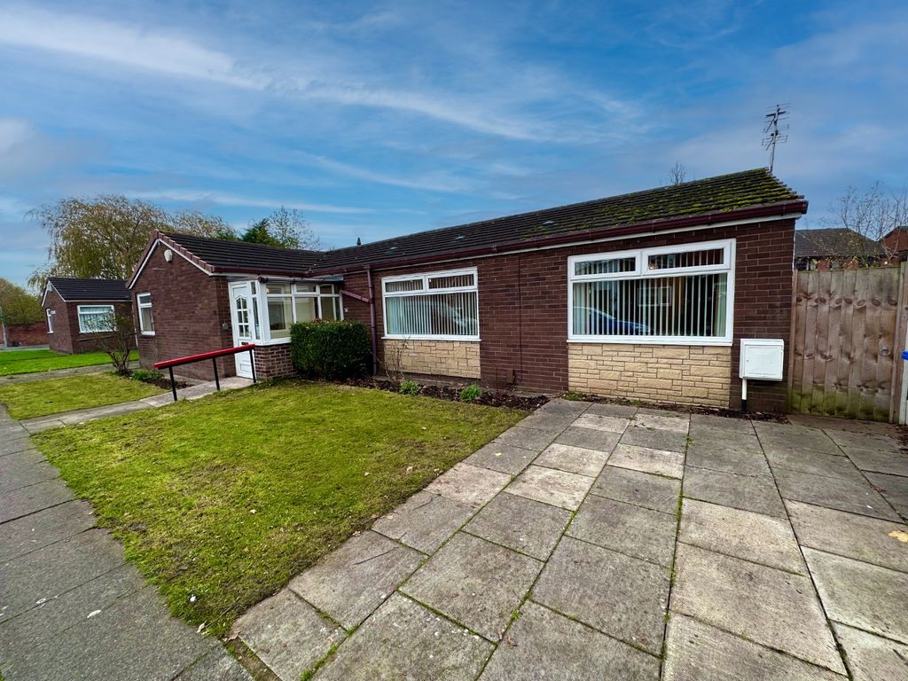 3 bed semidetached bungalow for sale in Elizabeth Street, Atherton