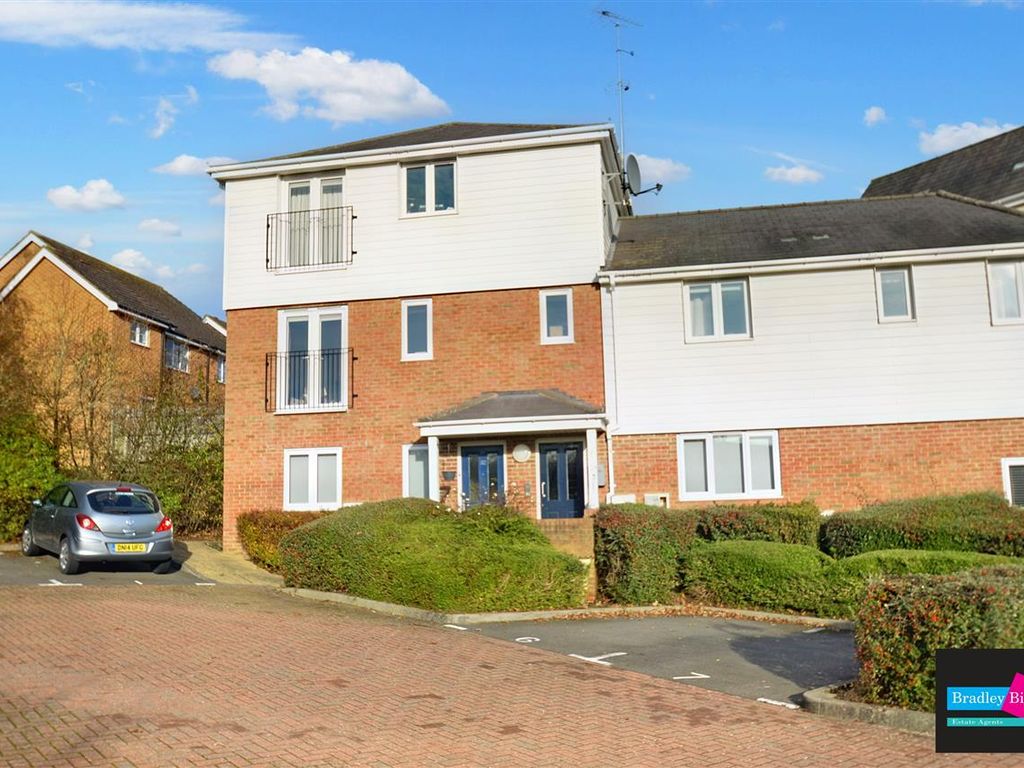 2 bed for sale in Forest Avenue, Orchard Heights, Ashford