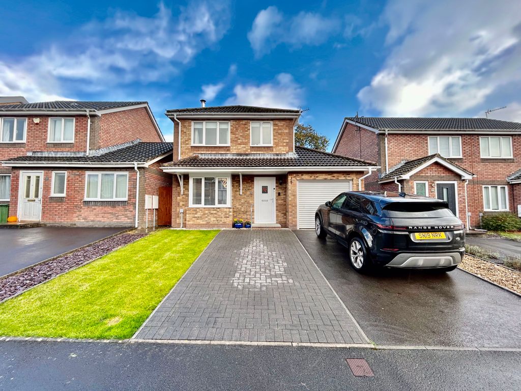 3 bed detached house for sale in Cae Garw, Llantwit Fardre, Pontypridd