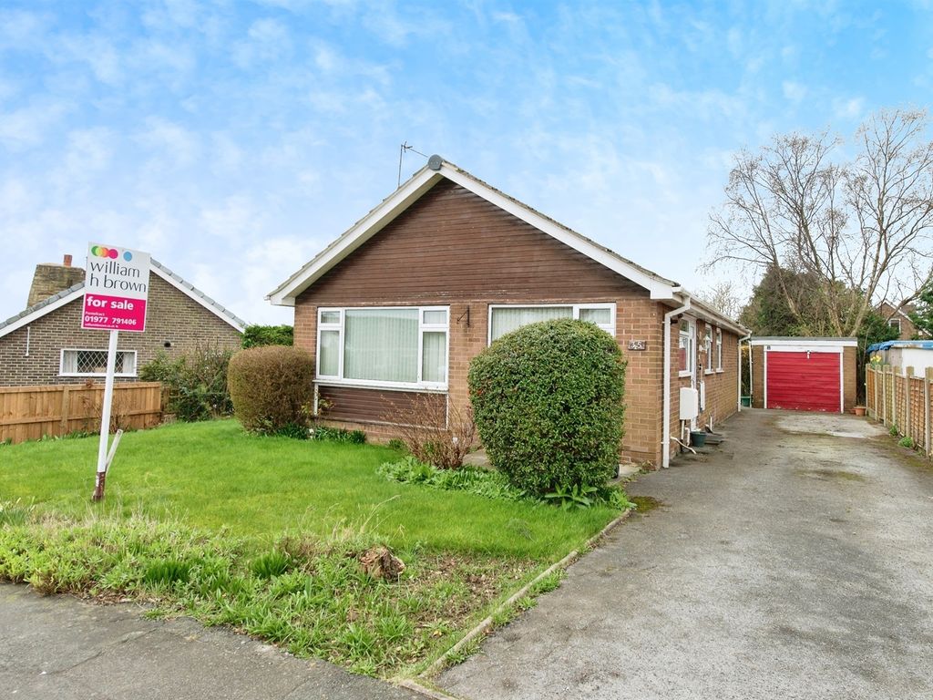 3 bed detached bungalow for sale in Larks Hill, Pontefract WF8, £