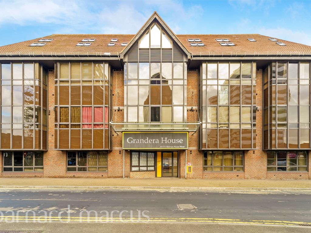 2 bed flat for sale in Staines Road West, SunburyOnThames TW16, £