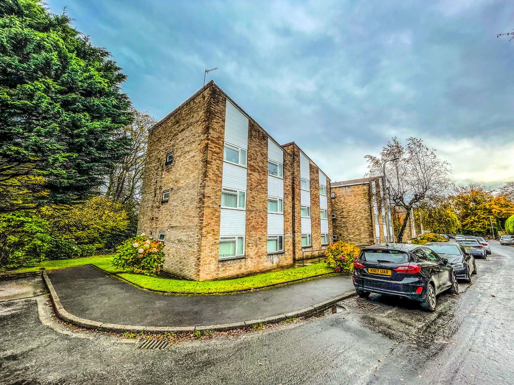 2 bed flat to rent in Woodside Court, Llanishen, Cardiff CF14, £950 pcm