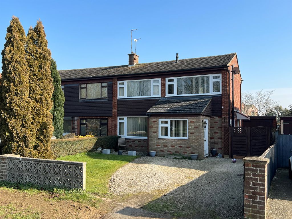 3 bed semidetached house for sale in Puxley Road, Deanshanger, Milton