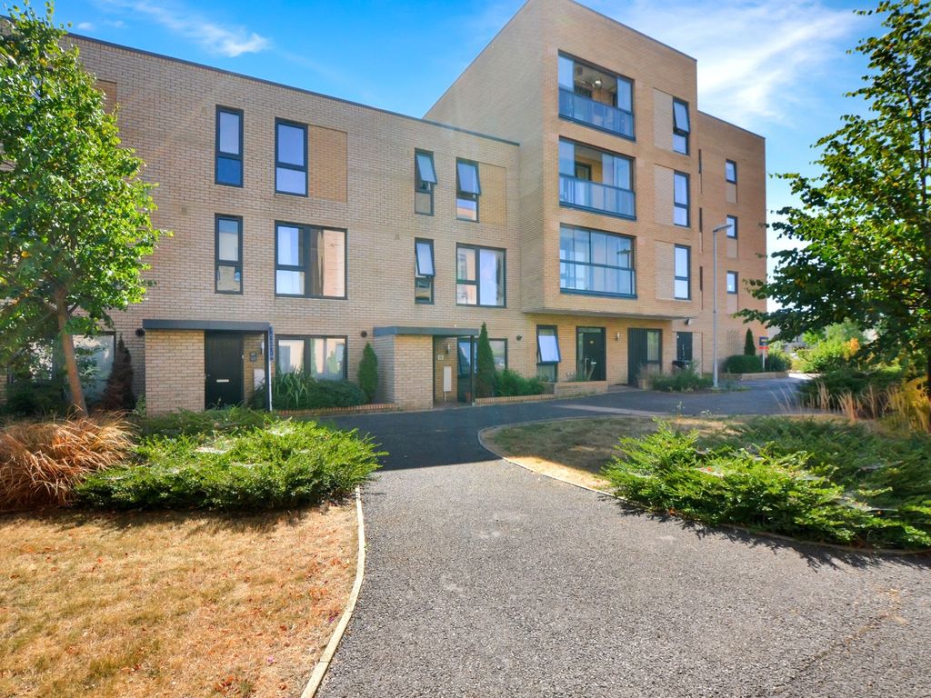 4 bed town house for sale in Ellis Road, Trumpington, Cambridge CB2
