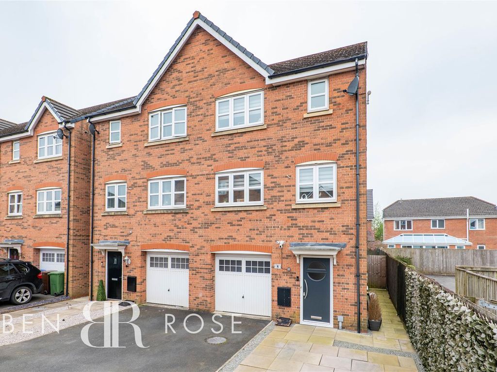4 bed end terrace house for sale in Robinson Close, Buckshaw Village