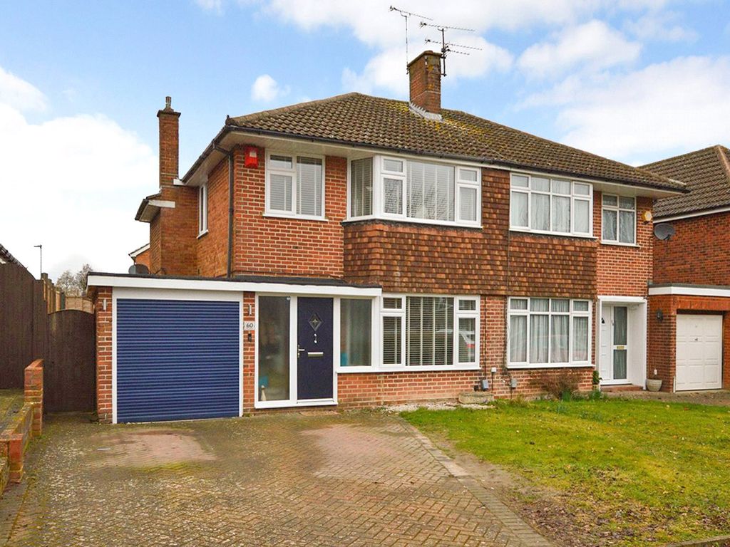 3 bed semidetached house for sale in First Avenue, Dunstable
