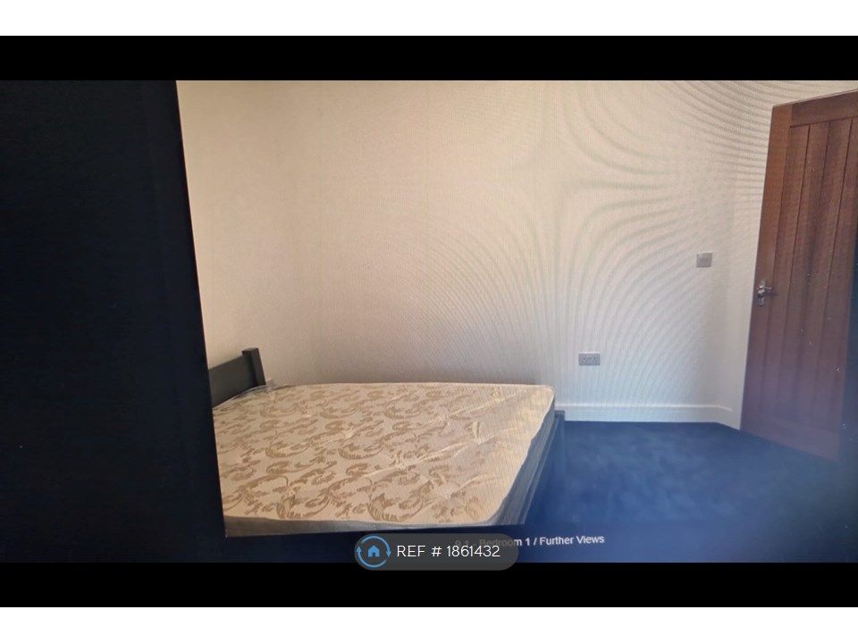 2 bed flat to rent in Priory Road, High HP13, £1,300 pcm Zoopla