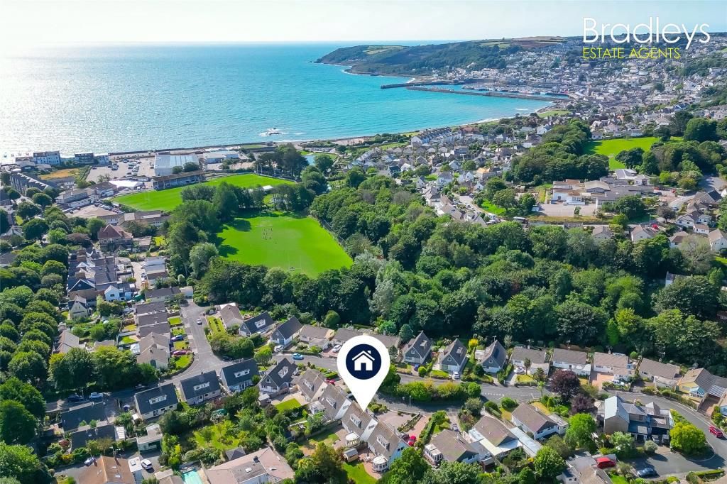 3 bed detached bungalow for sale in Alexandra Gardens, Penzance