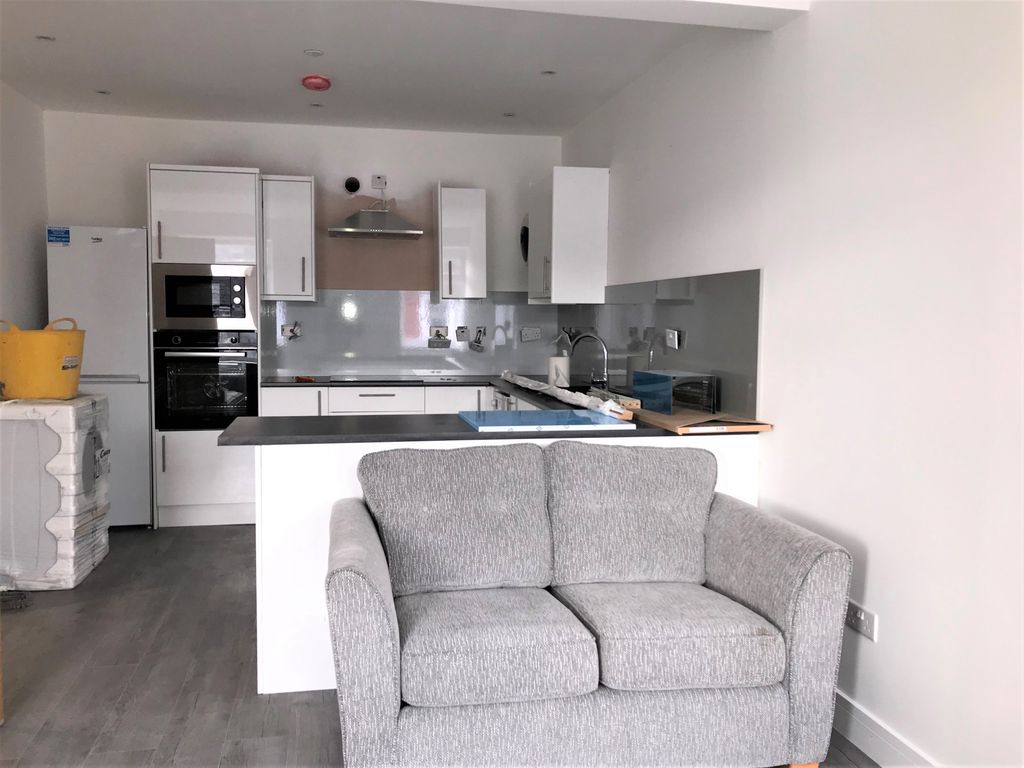 2 bed flat to rent in Penarth Road, Grangetown, Cardiff CF11 Zoopla