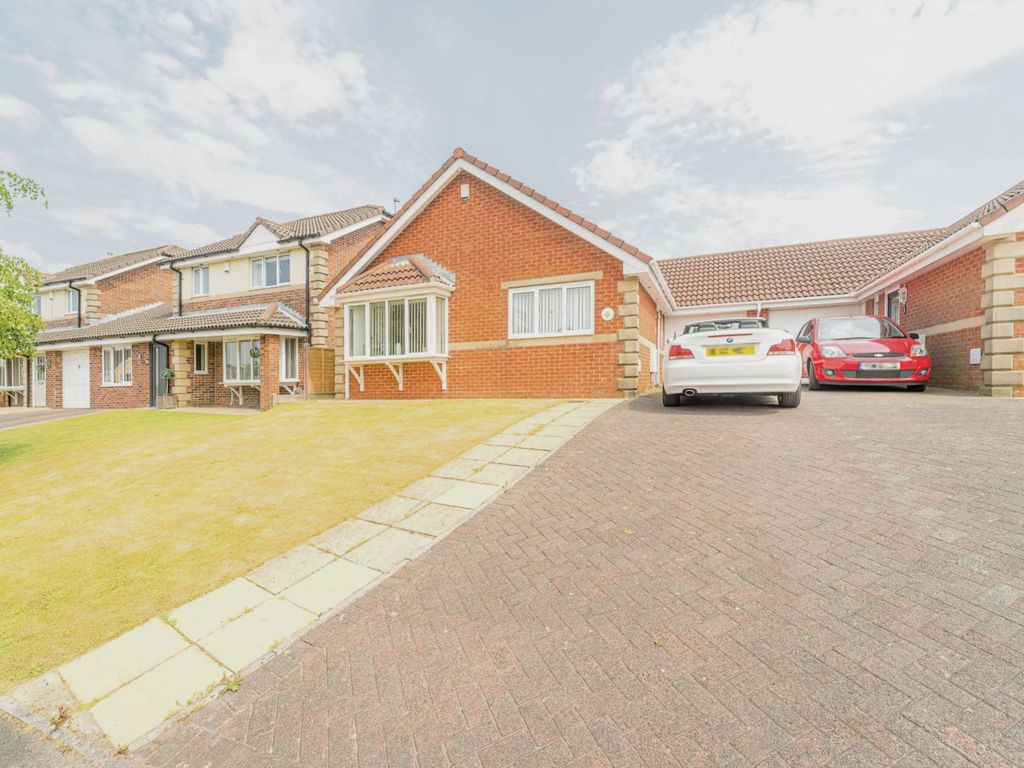 2 bed semidetached bungalow for sale in Cumberland Close, Darwen BB3