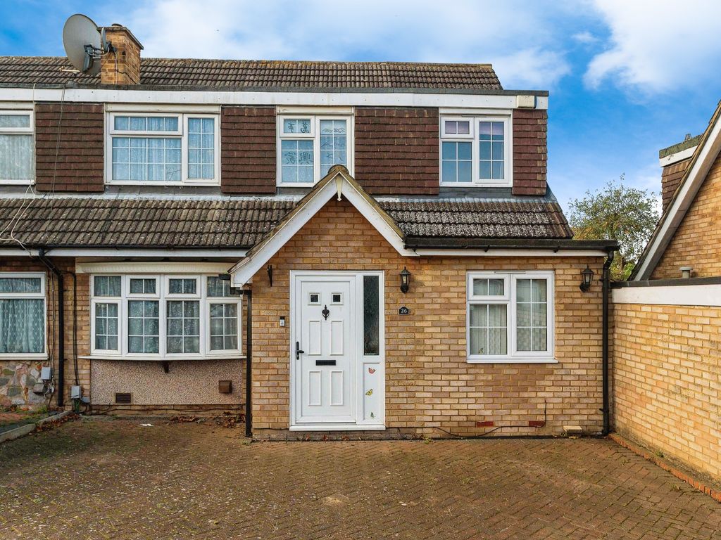 4 bed semidetached house for sale in Holgate Drive, Luton LU4, £