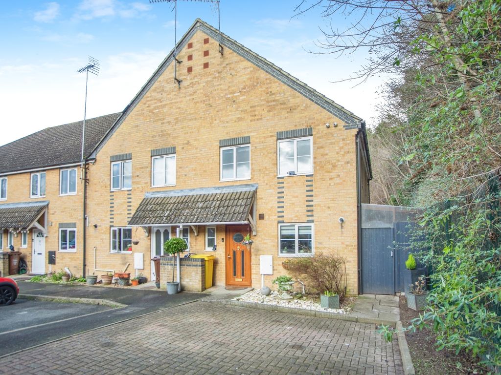 3 bed end terrace house for sale in Tupman Close, Rochester ME1, £