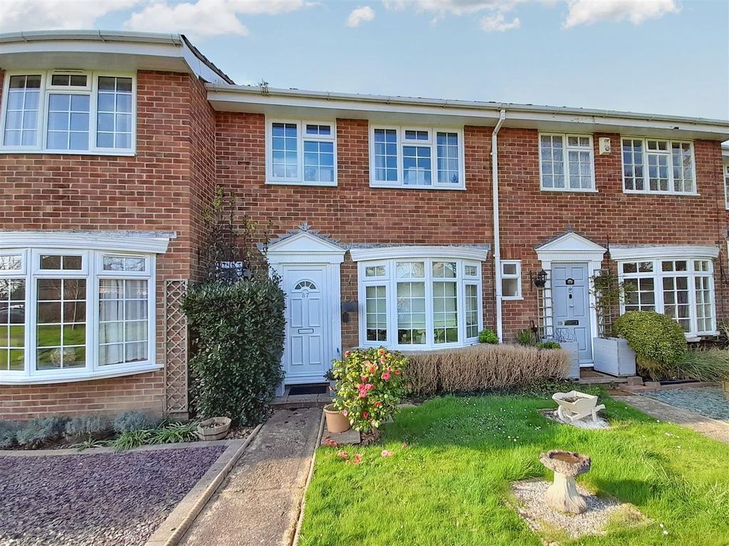 3 bed terraced house for sale in Hewarts Lane, Bognor Regis PO21, £