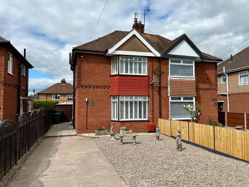 3 bed semidetached house for sale in Garrick Avenue, Hereford HR2, £