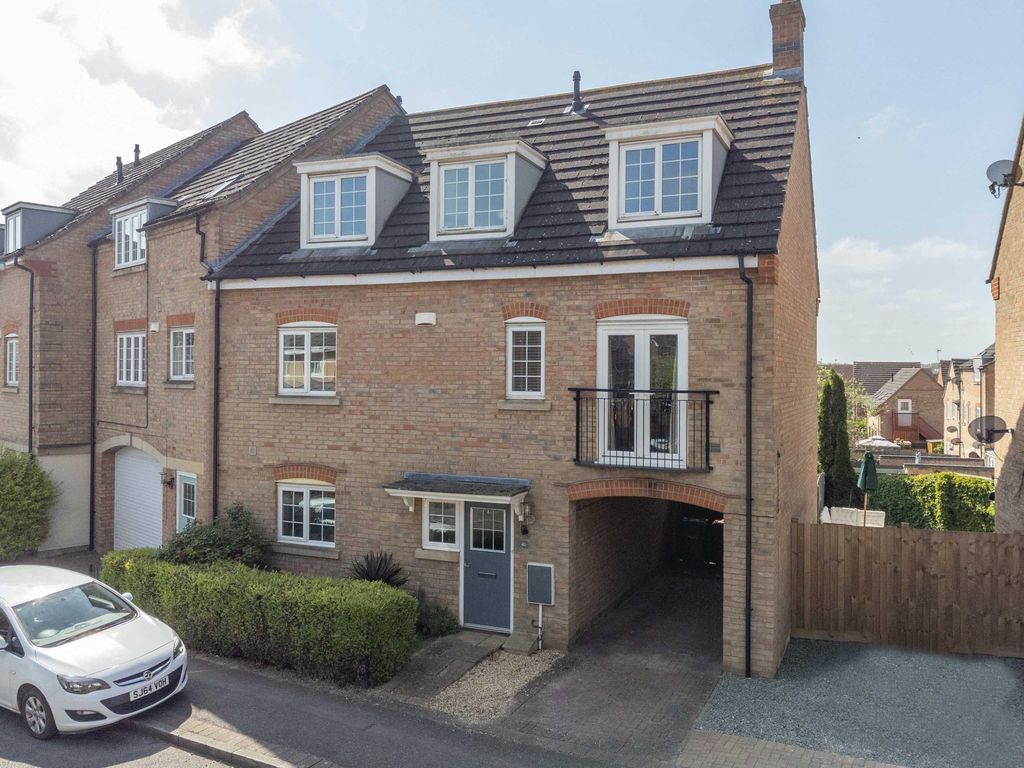 4 bed town house for sale in Lady Charlotte Road, Hampton Hargate PE7