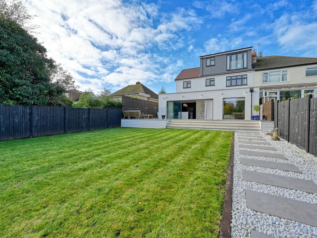 5 bed semidetached house for sale in Mount Park, Carshalton SM5, £