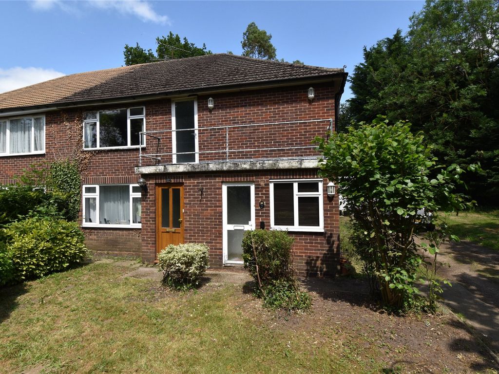 2 bed for sale in Latimer Road, Wokingham, Berkshire RG41