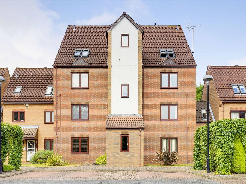 2 bed flat for sale in Flamingo Court, Castle Marina, Nottinghamshire